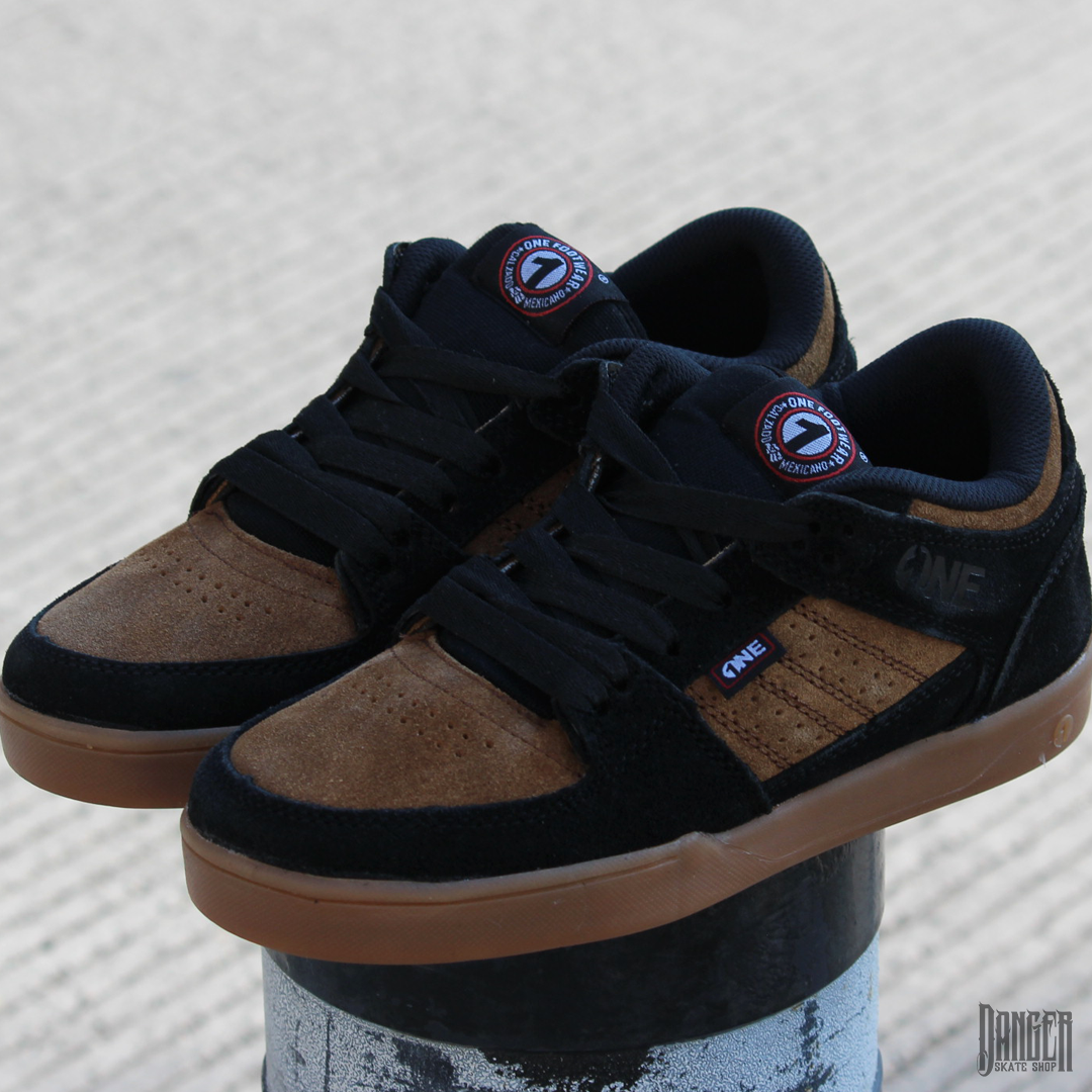 Tenis One Footwear 411 Low Black Camel