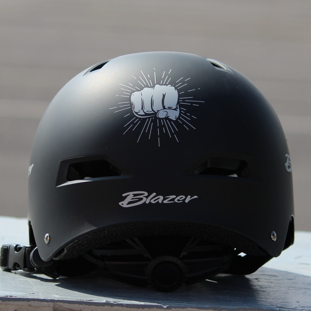 Casco Blazer Black Punch