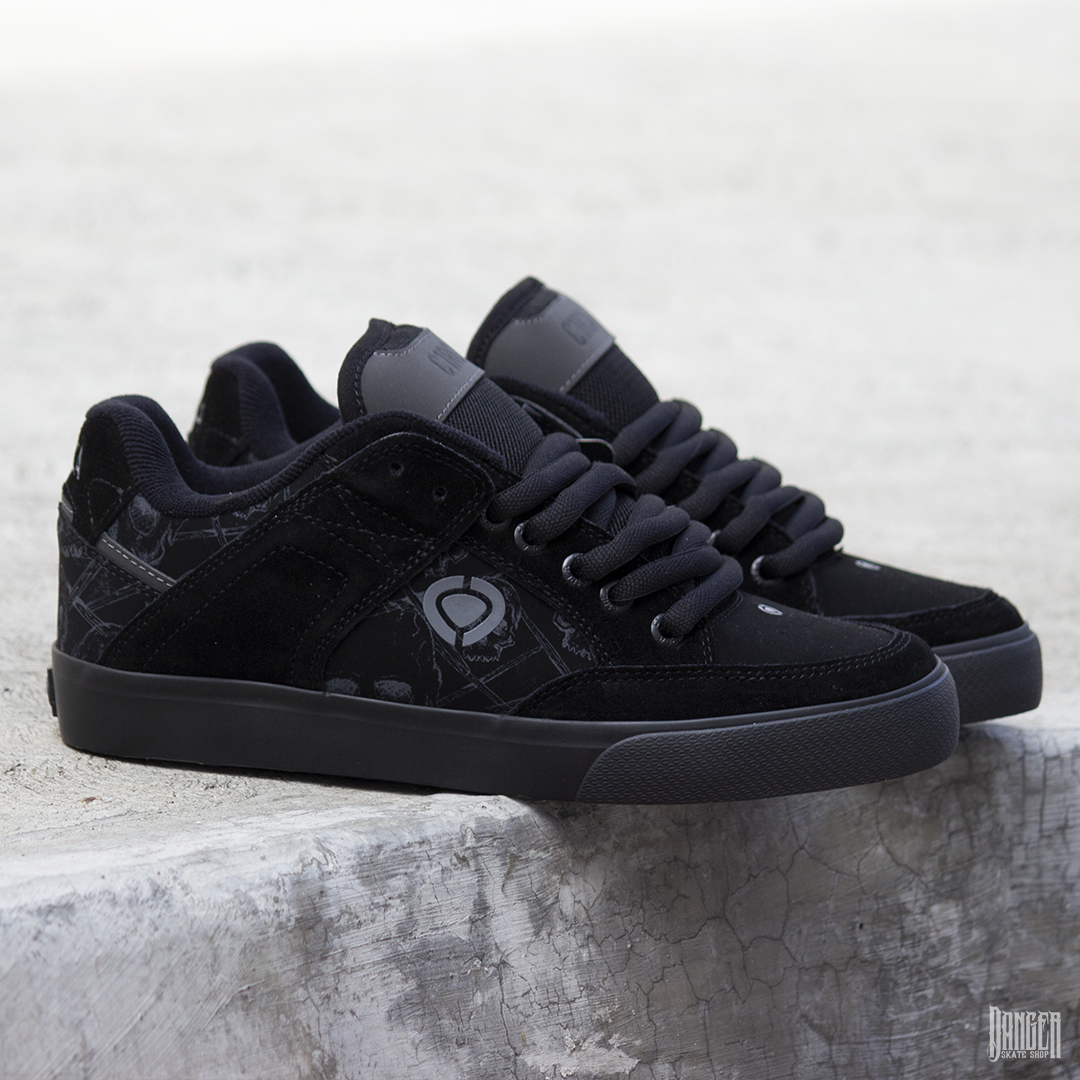 Tenis C1rca 205 Vulc SE Negro Negro Cráneo Cuero Reno