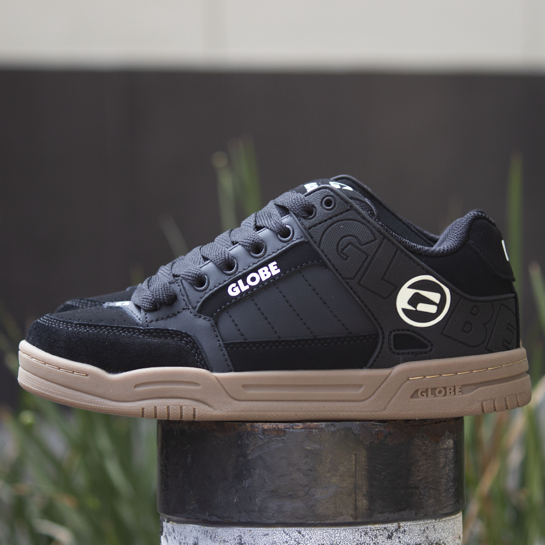 Tenis Globe Tilt Onyx Gum