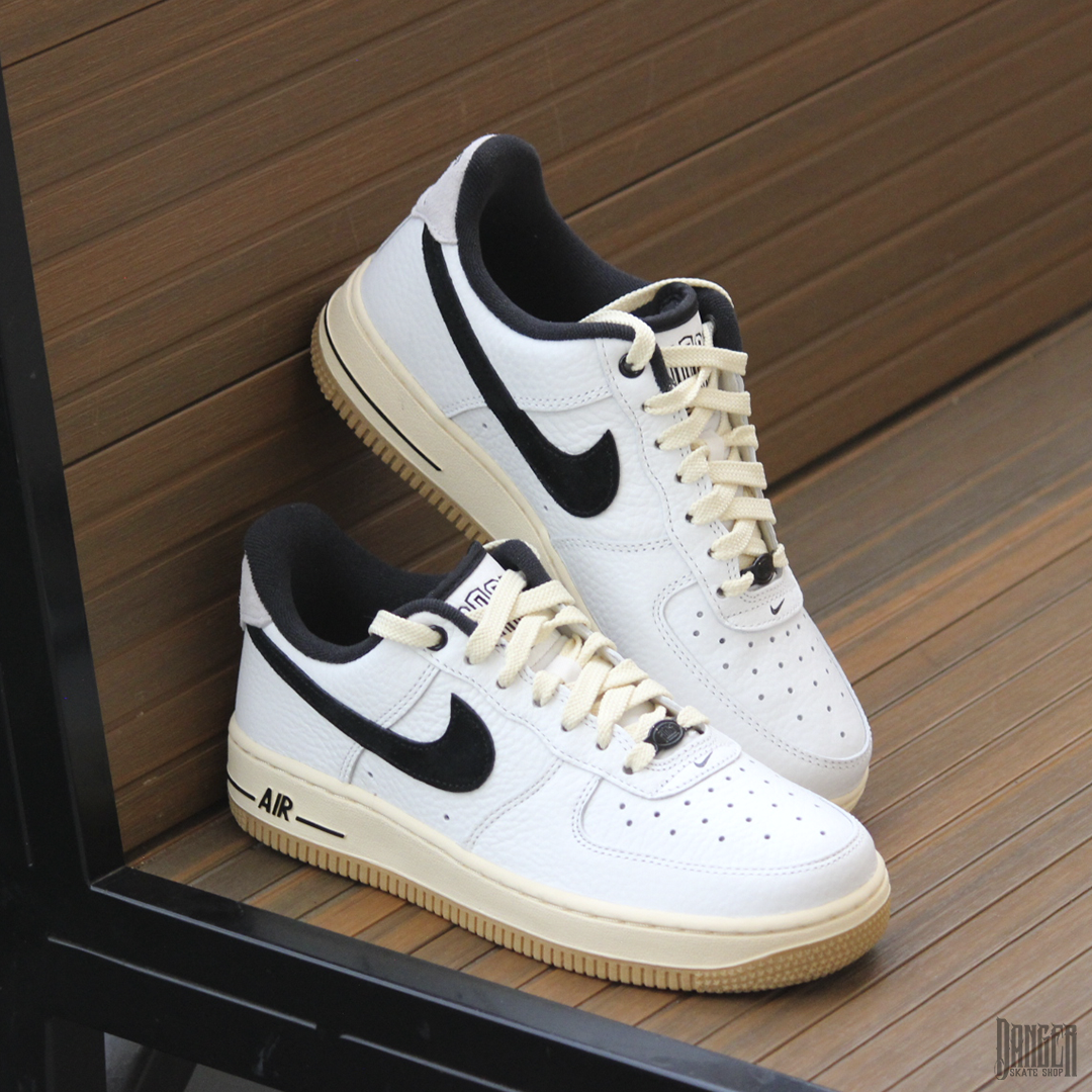 Tenis Nike Air Force 1 '07 Black and Summit White