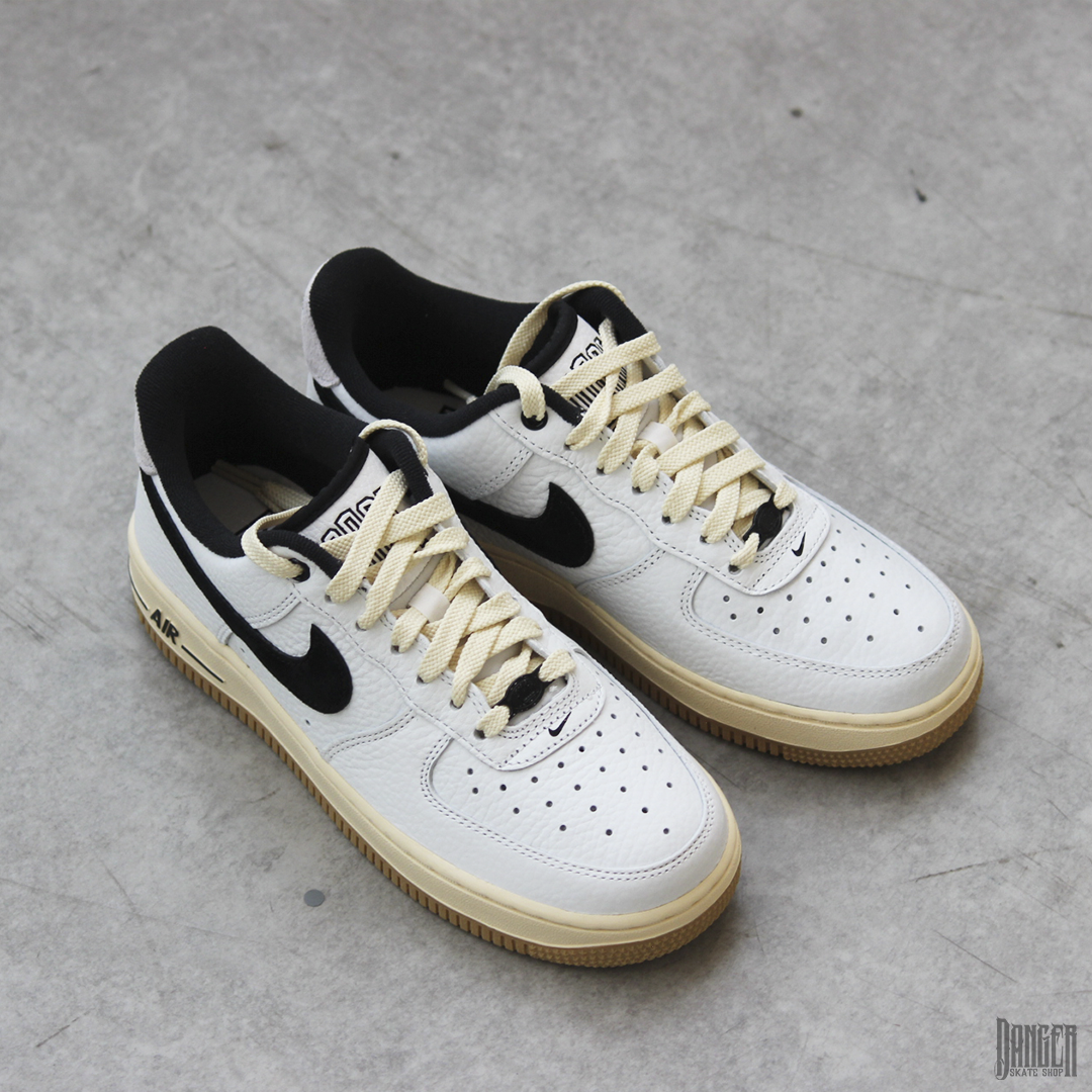 Tenis Nike Air Force 1 '07 Black and Summit White