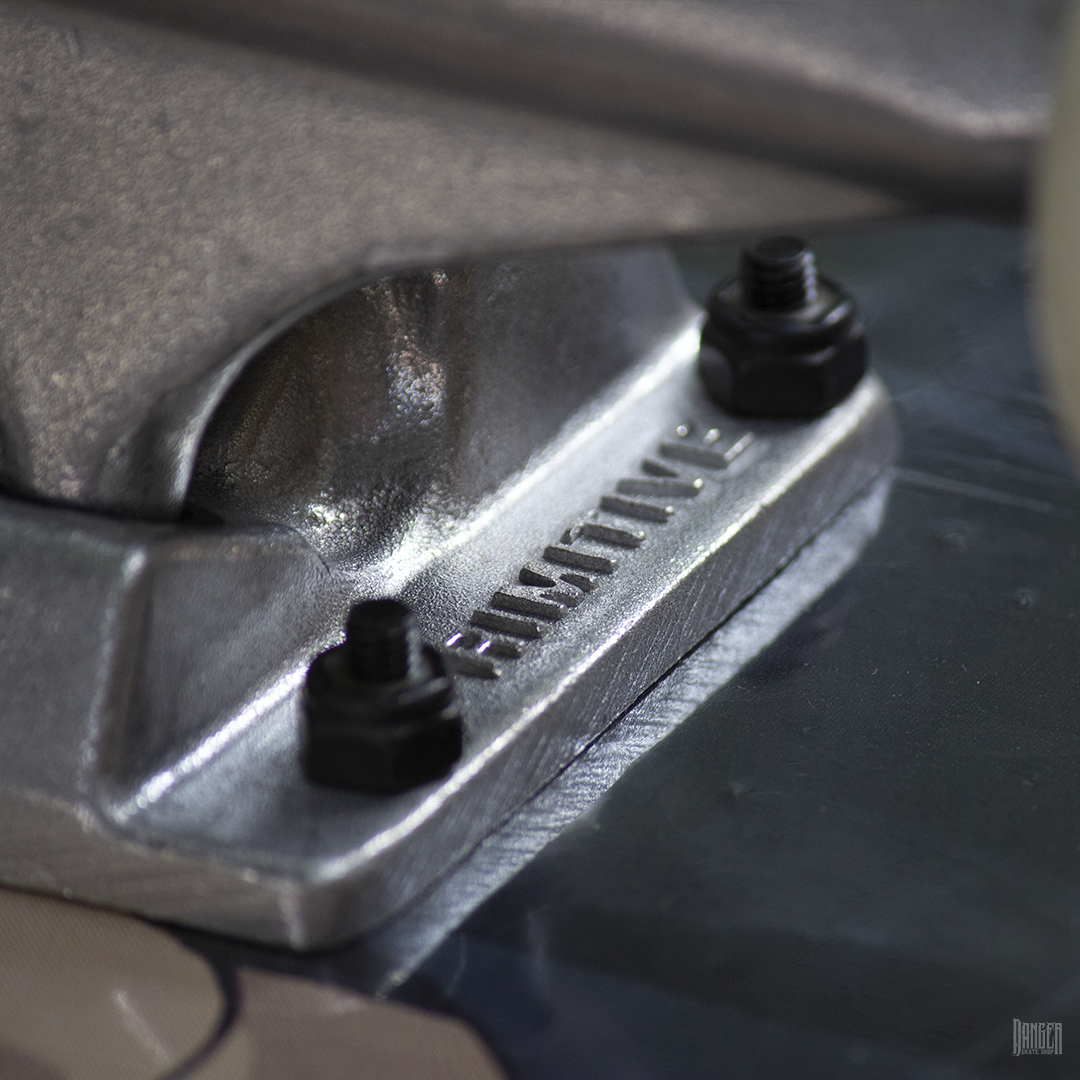 Patineta Primitive X Naruto Neal Crows