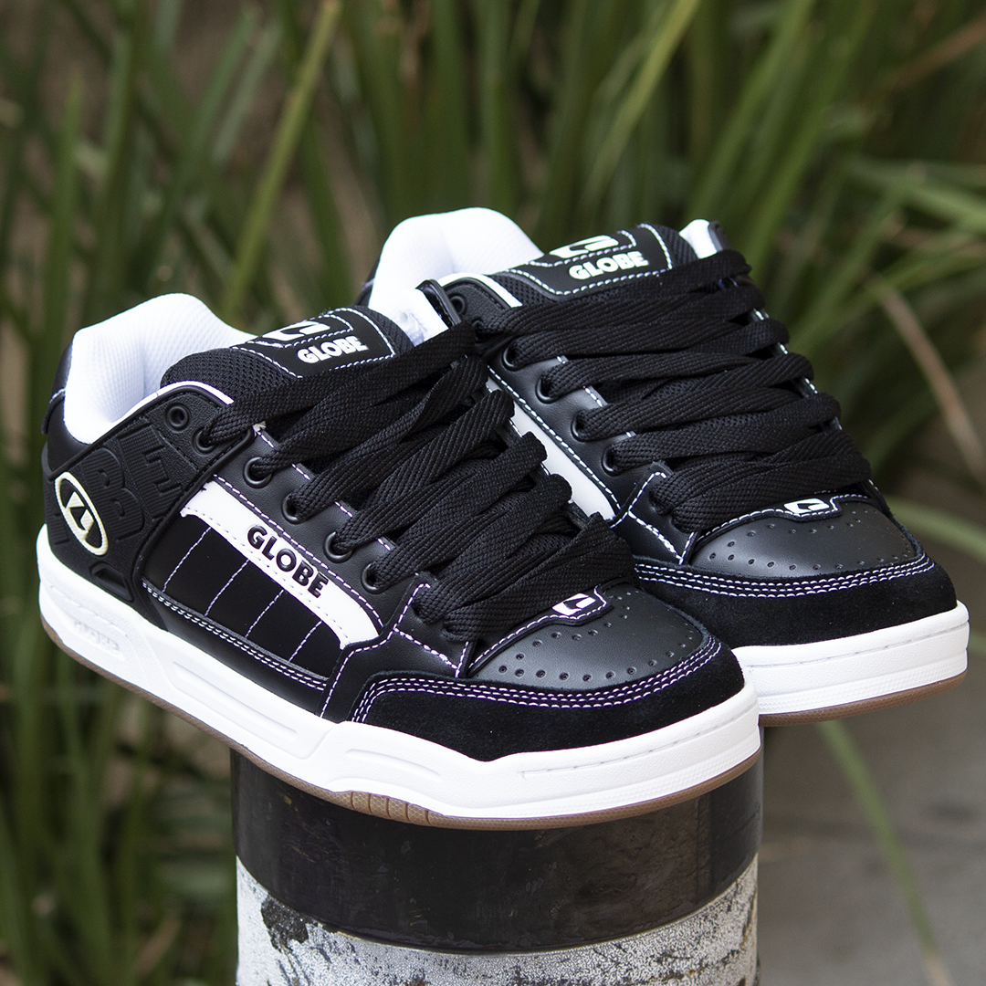 Tenis Globe Tilt Black White Stitch