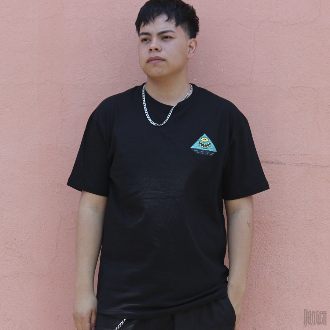 Playera Antifashion Piramide Black