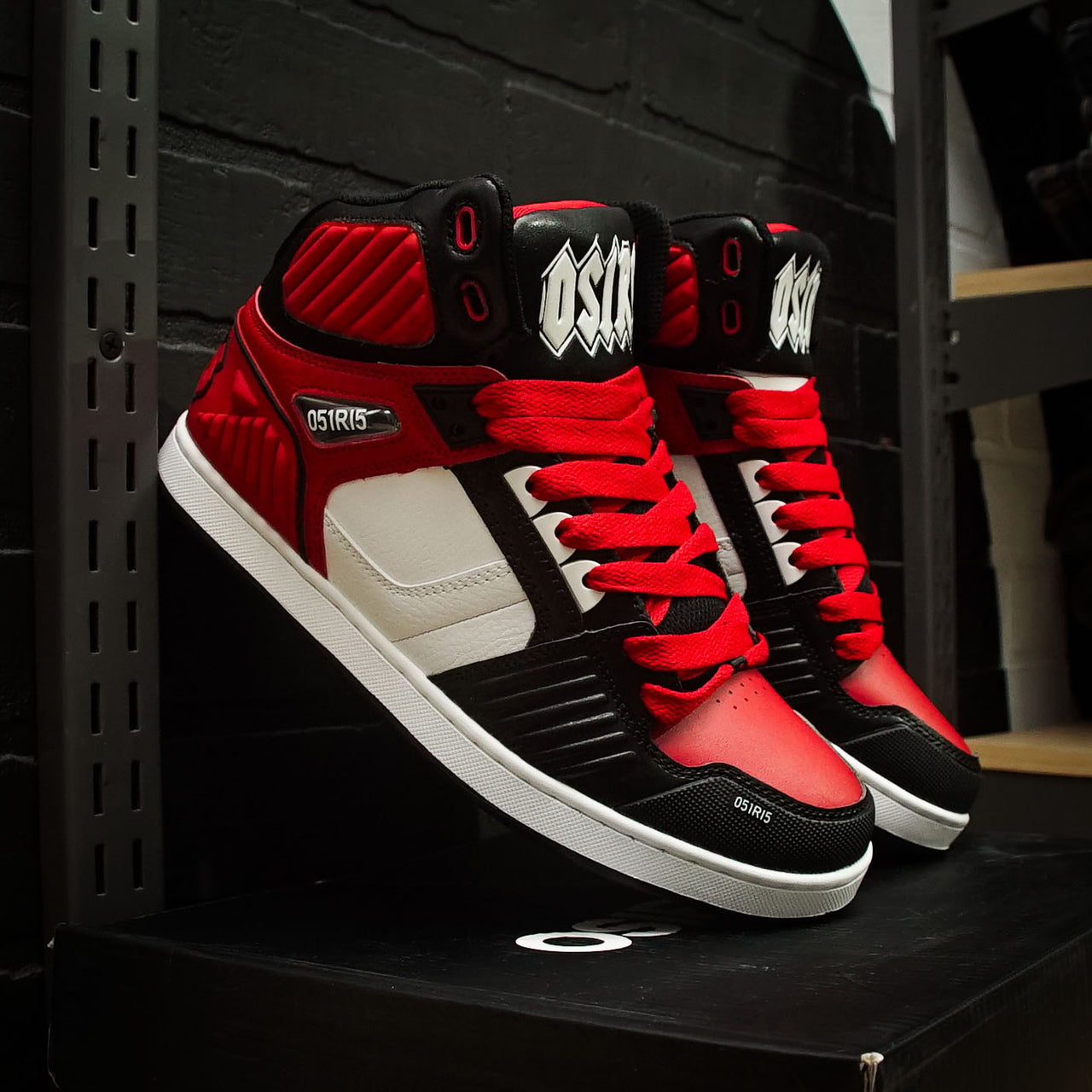 Tenis Osiris NYC 83 XRP White Red Black