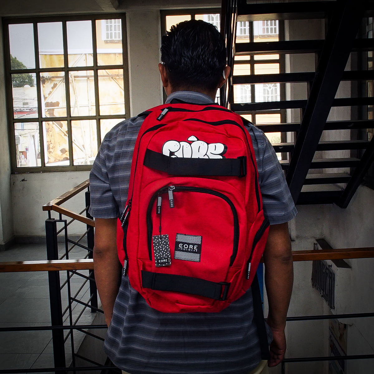 Mochila Core Porta Tabla Graffiti Roja