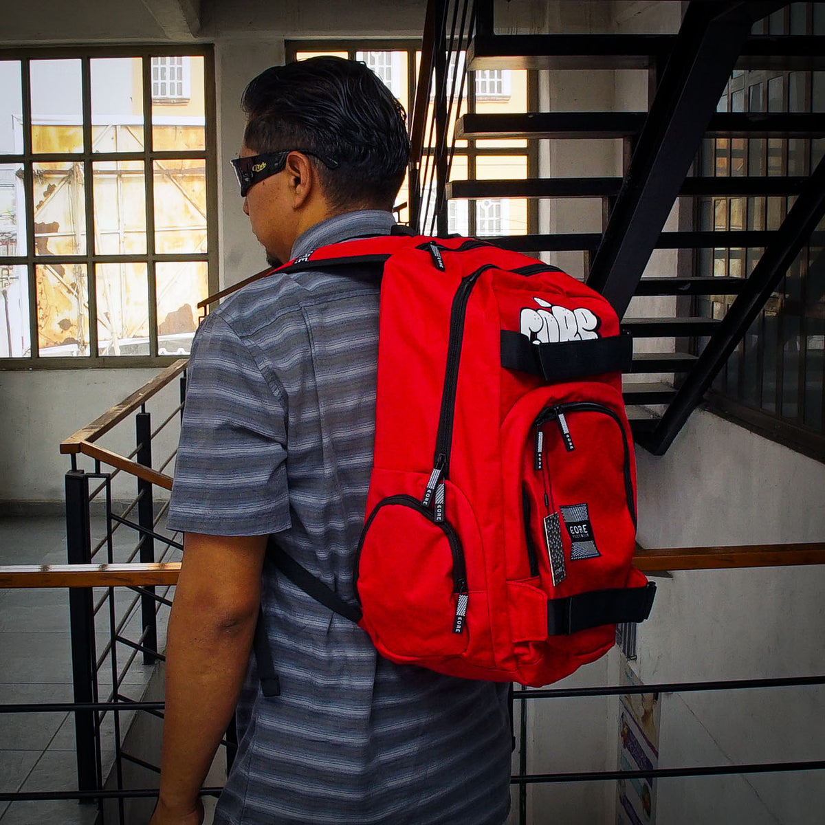 Mochila Core Porta Tabla Graffiti Roja