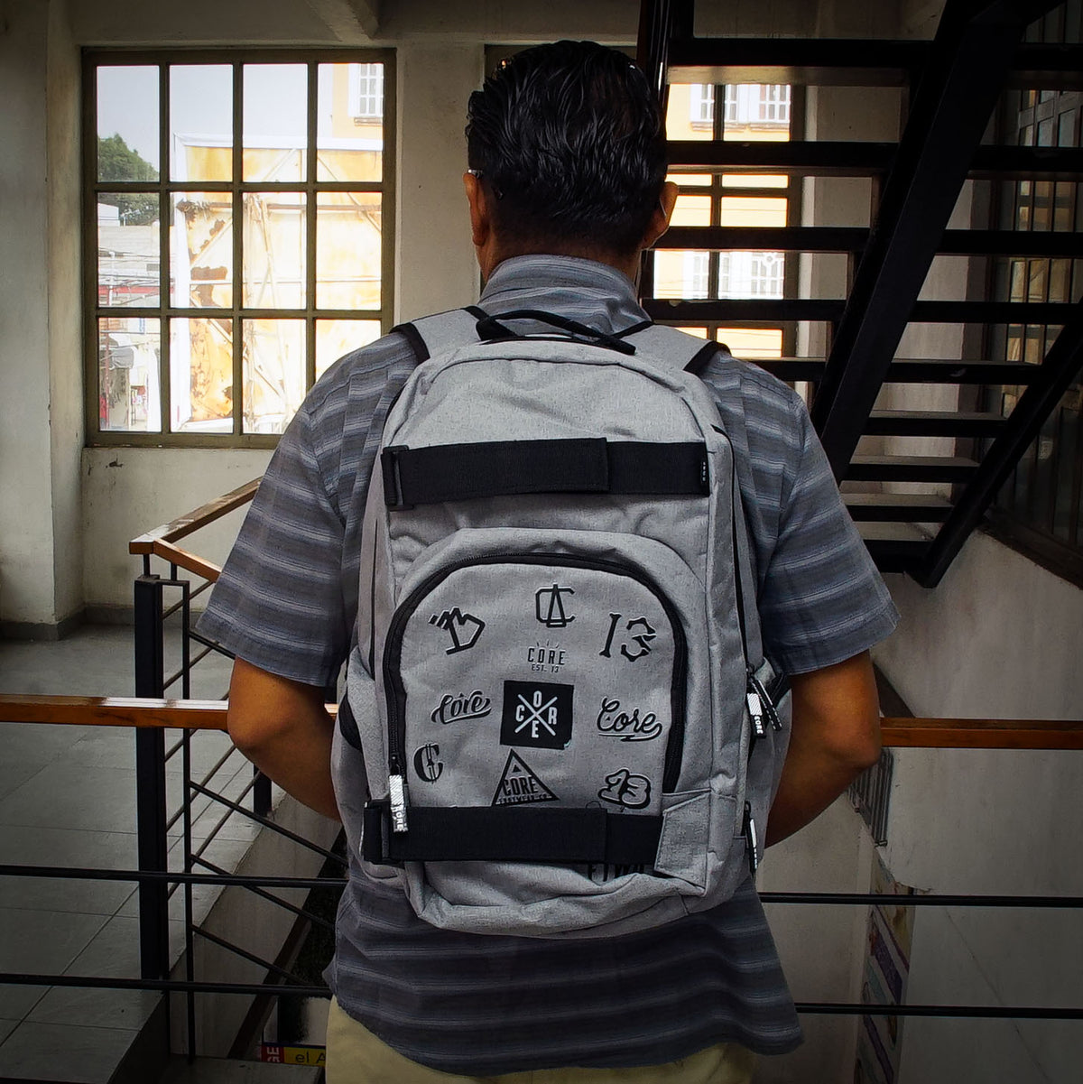 Mochila Core Porta Skate Cemento Logos