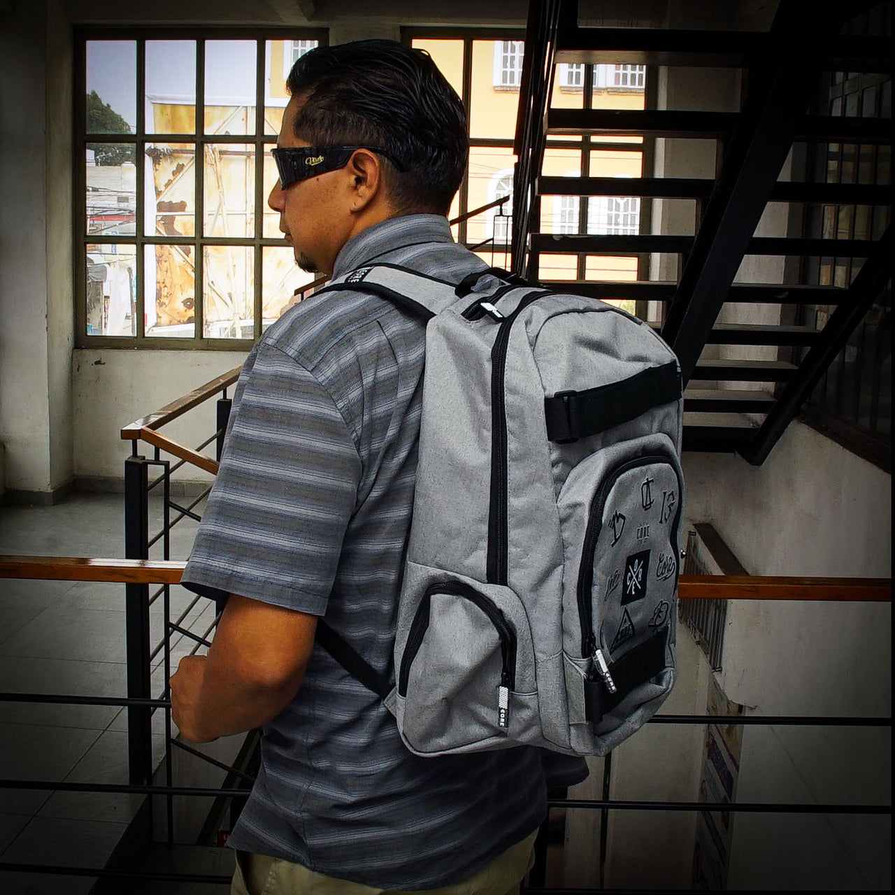Mochila Core Porta Skate Cemento Logos