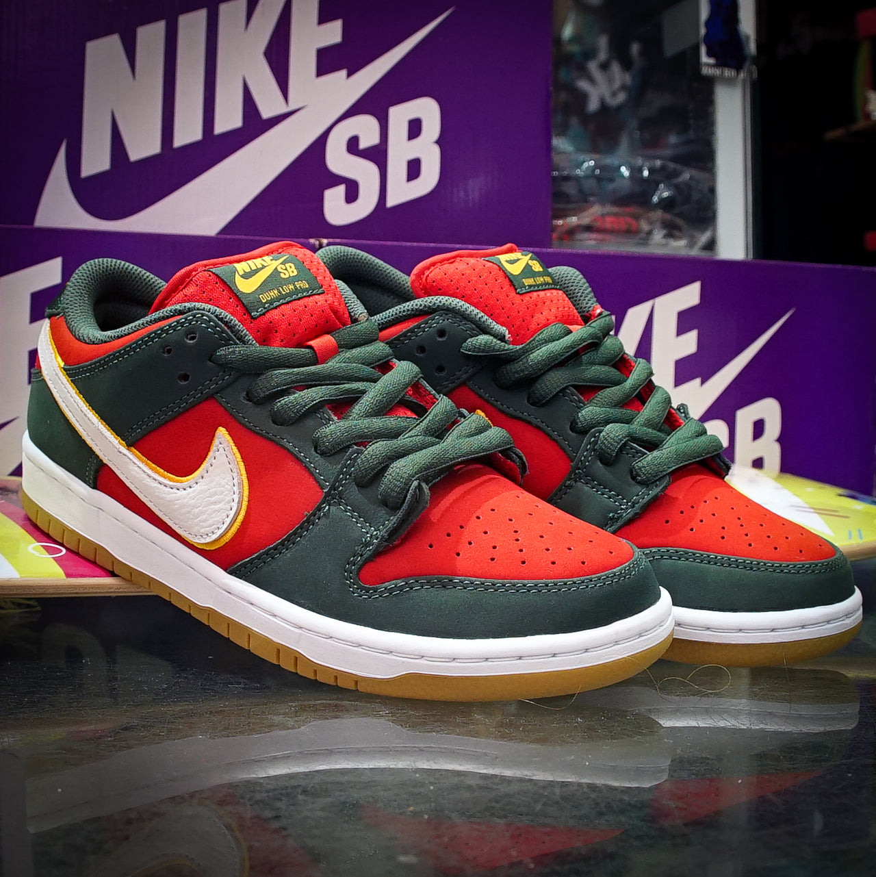 Tenis Nike SB Dunk Low Pro QS Seattle Sonics Fire Red University Gold