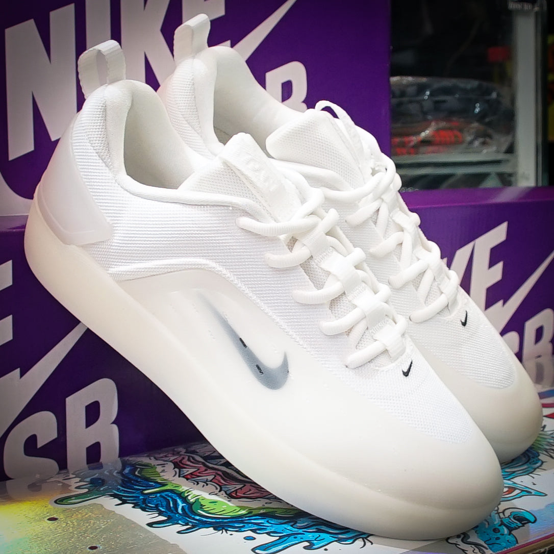 Tenis Nike SB Zoom Nyjah 4 White Black