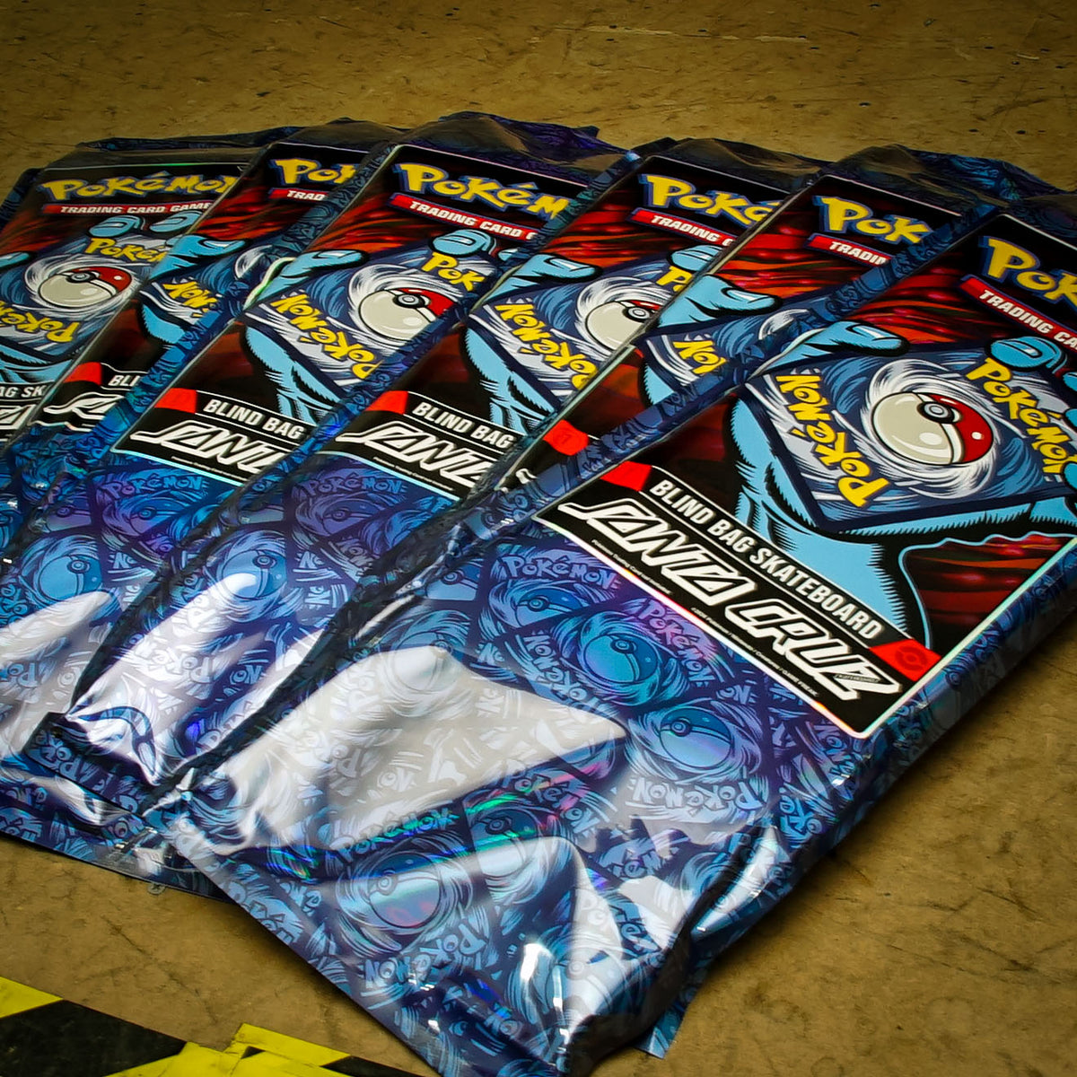 Tabla Santa Cruz x Pokémon TCG Blind Bag