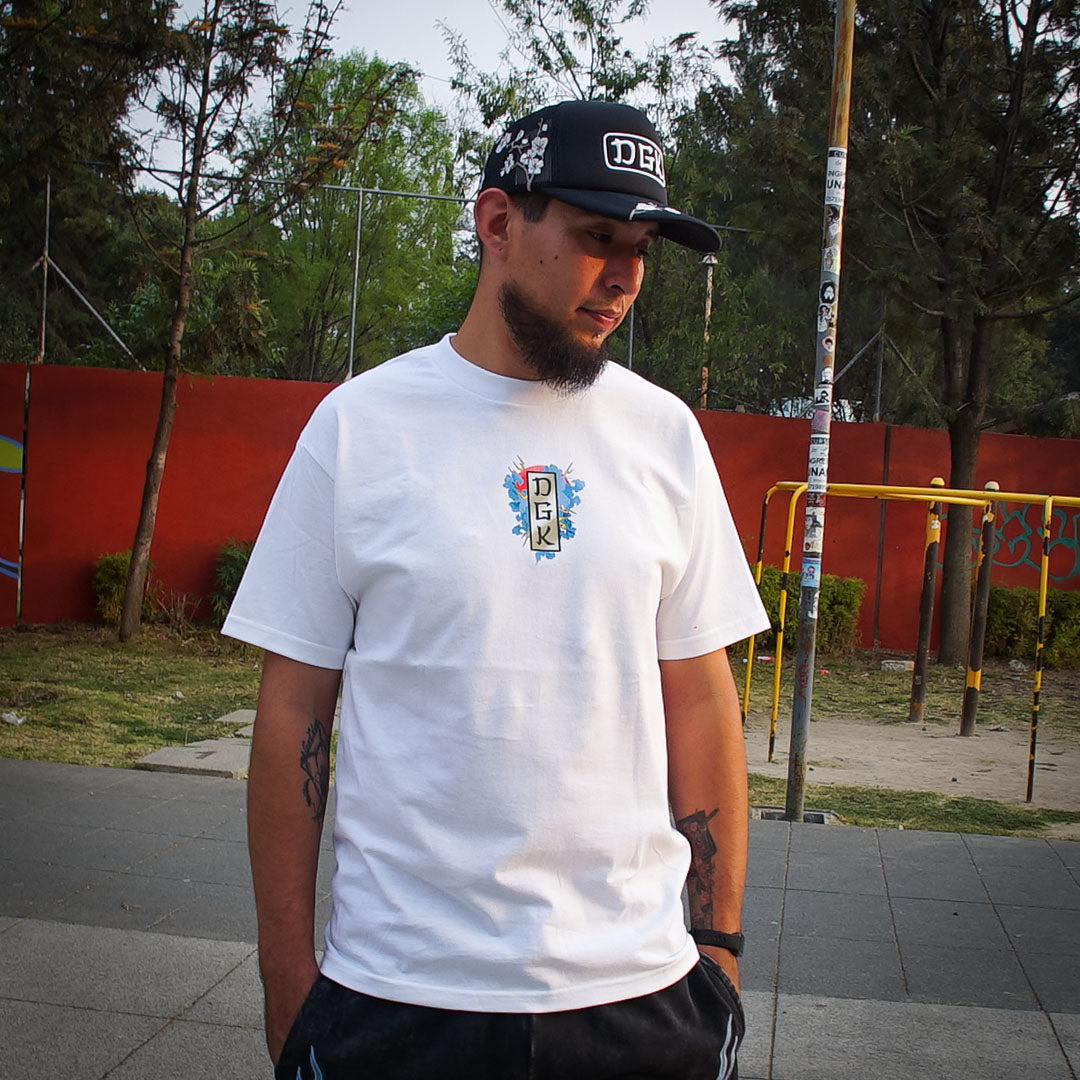 Playera DGK Battle White