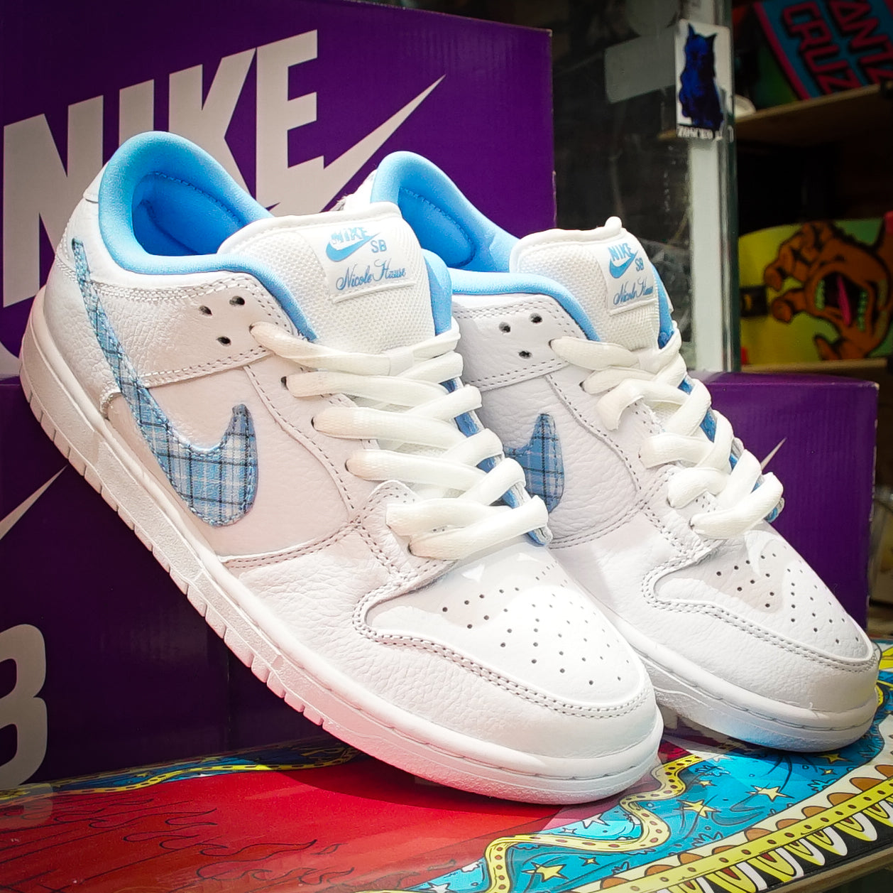 Tenis Nike SB Dunk Low Pro White Nicole Hause University Blue White
