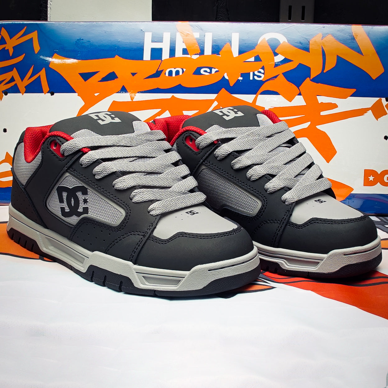 Tenis DC Coiler Grey Black Red