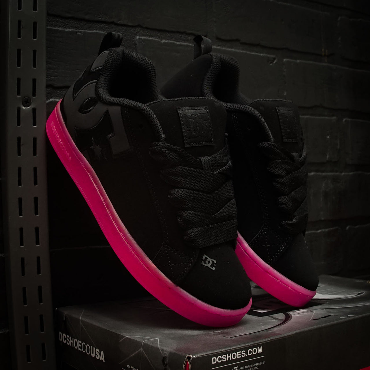 Tenis DC Court Graffik LE Black Pink