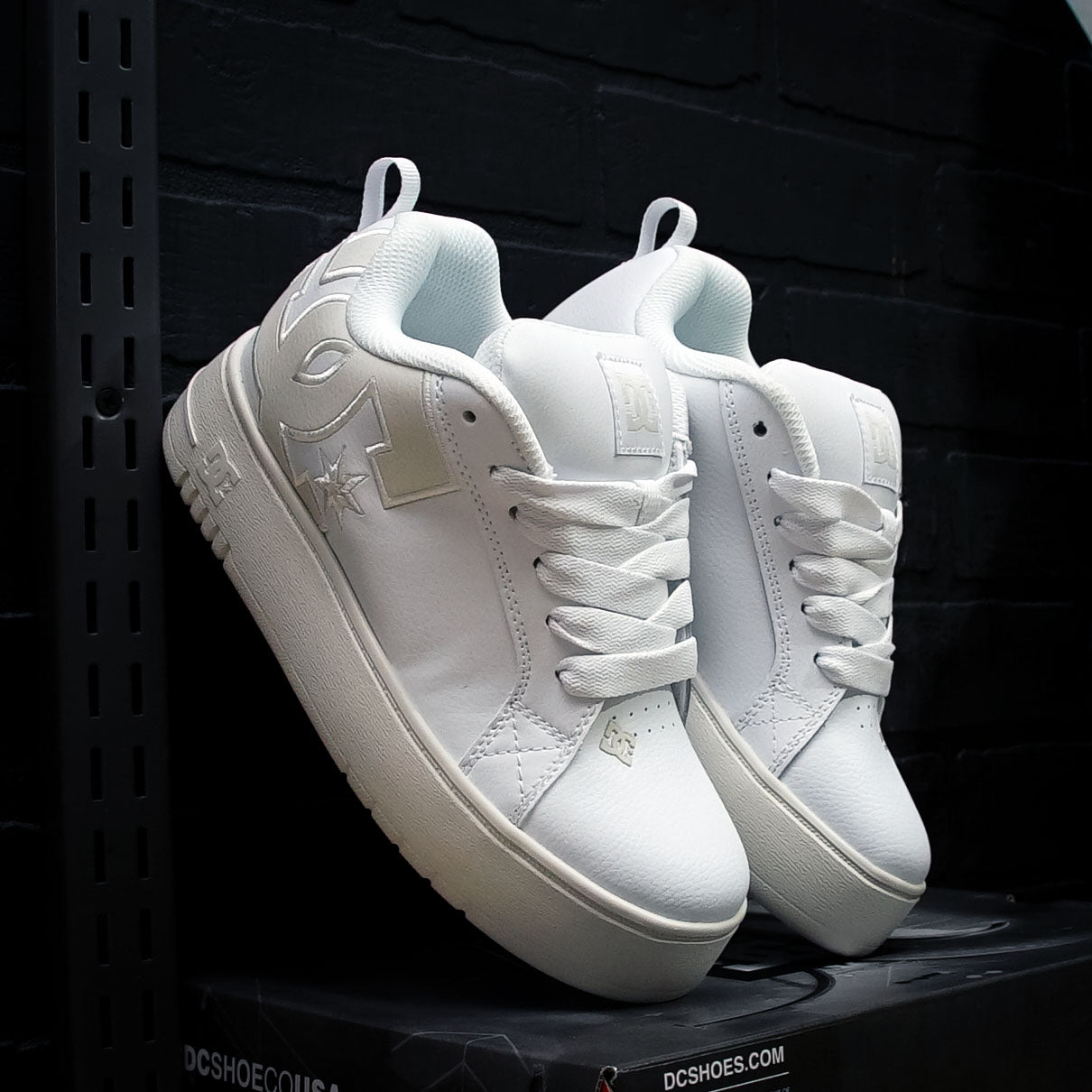 Tenis DC Court Graffik Platform White Off White