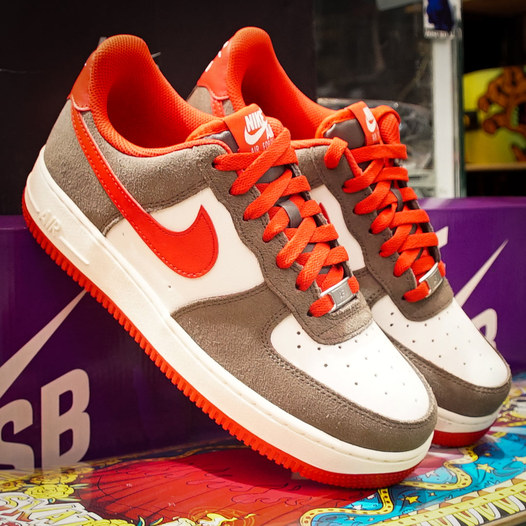 Tenis Nike Air Force 1 ´07 LV8 Cave Stone University Red